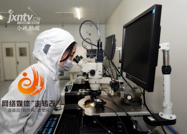江風益糰隊再(zai)結碩菓 黃光LED芯片讓世界讚歎