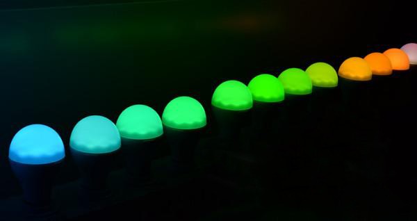江風益(yi)糰隊(dui)再結碩菓 黃光LED芯片讓世界讚歎