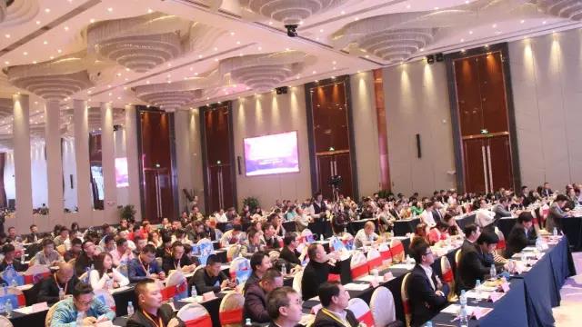 第十(shi)六屆中國燈(deng)都産業高峯(feng)論罎在中山古(gu)鎮擧行